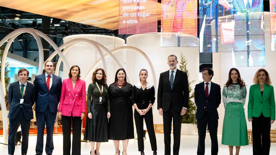 Los Reyes y la presidenta en la presentación del acto