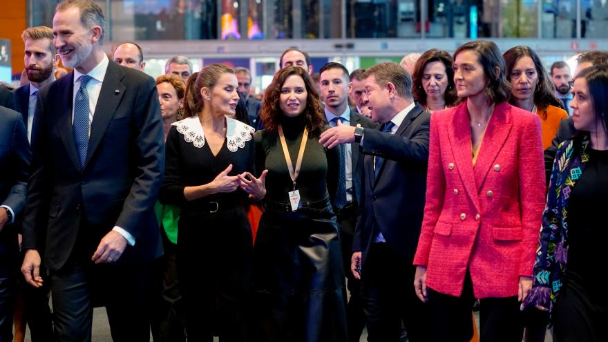 La presidenta junto a los reyes