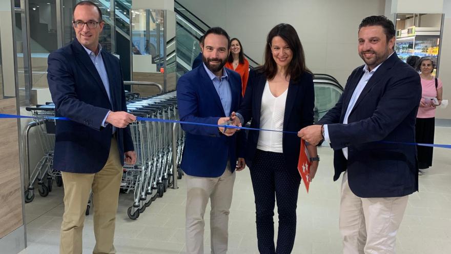 La directora general de Comercio y Consumo visita el nuevo establecimiento de Lidl en la calle Alcalá