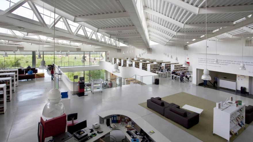 La imagen de una de las bibliotecas de la región