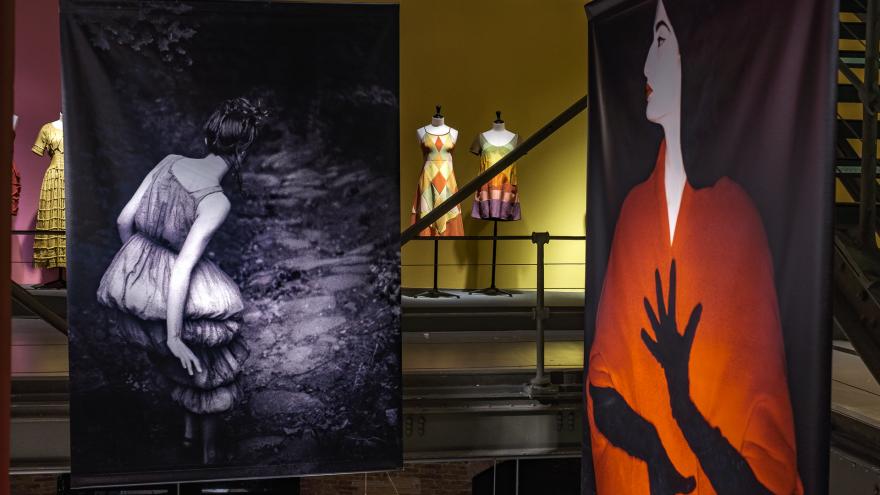 La consejera en la inauguración de la exposición