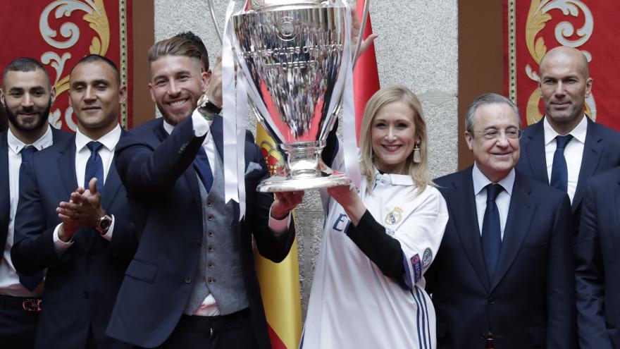 Imagen de cabecera #0 de la página de "Cifuentes felicita al Real Madrid de fútbol tras proclamarse campeón de la Champions League"