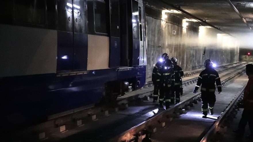 Imagen de cabecera #0 de la página de "Comprobasmos los sistemas de autoprotección de Metro con un simulacro de incendio en un tren "