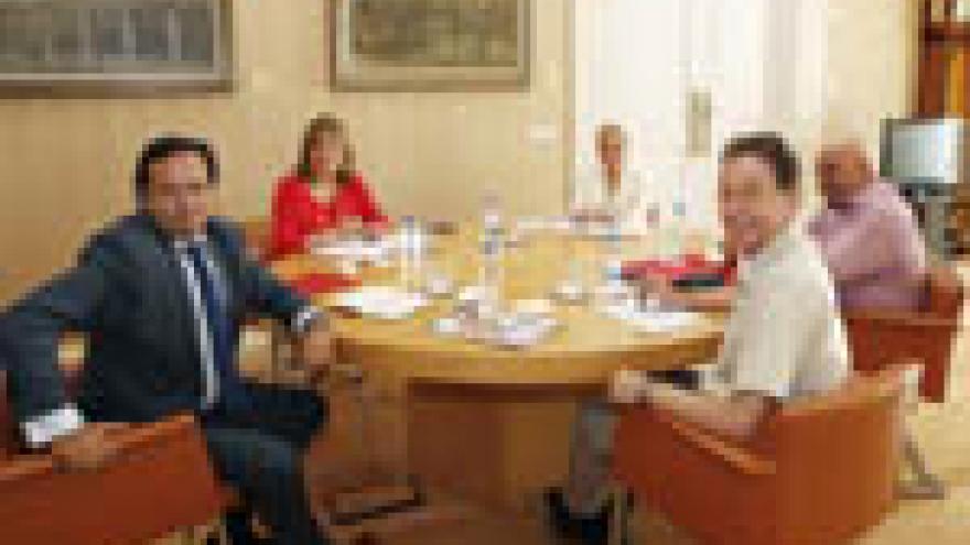 Imagen de cabecera #0 de la página de "Cifuentes propone abrir una mesa de diálogo con sindicatos y empresarios para elaborar una Estrategia por el Empleo"