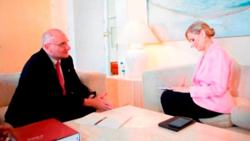Imagen de cabecera #0 de la página de "Cristina Cifuentes recibe al alcalde de Parla, Luis Martínez"
