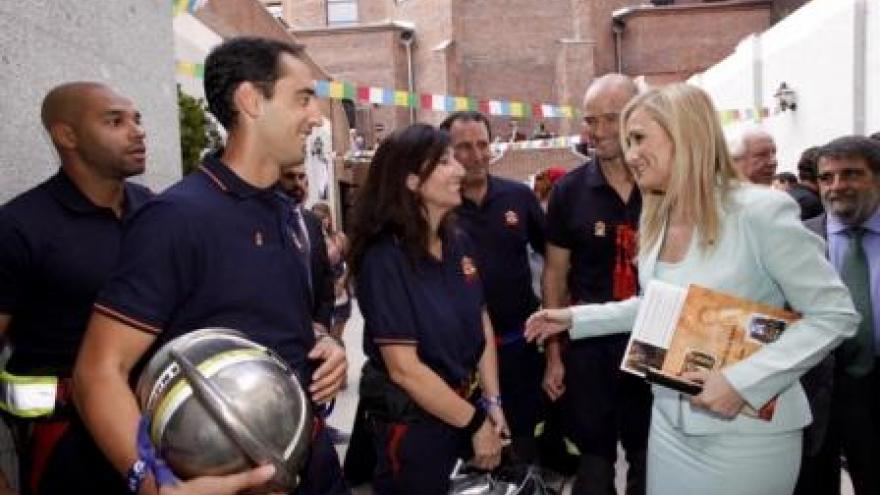 Imagen de cabecera #0 de la página de "Cifuentes acompaña a los bomberos en la festividad de la Virgen de la Paloma"