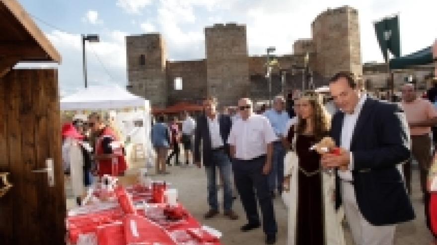 Imagen de cabecera #0 de la página de "Taboada asiste a la inauguración del Mercado Medieval de Buitrago de Lozoya en su XV edición"