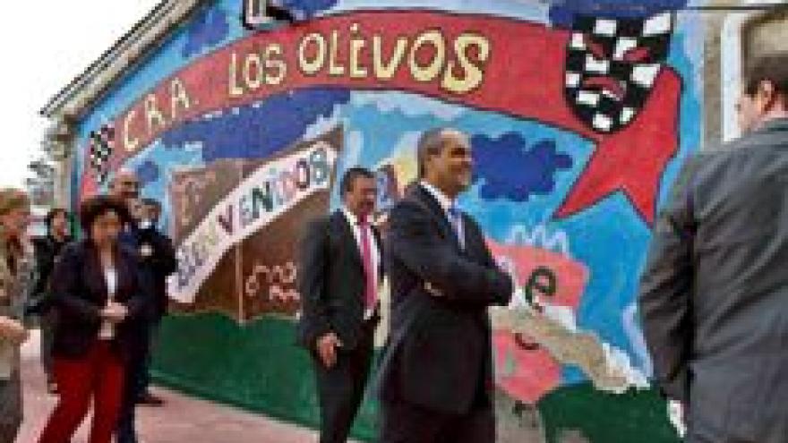 Imagen de cabecera #0 de la página de "El colegio Los Olivos crea un proyecto de innovación para la interconexión entre alumnos y profesores"