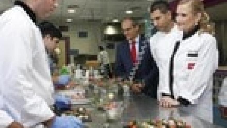 Imagen de cabecera #0 de la página de "La Comunidad de Madrid extenderá el bilingüismo a la Formación Profesional desde el próximo curso"