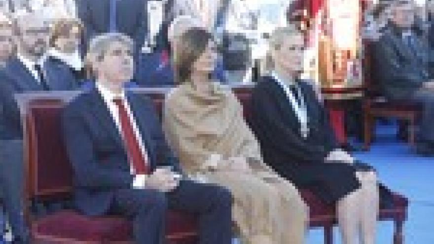 Imagen de cabecera #1 de la página de "Cifuentes pide a la Virgen de la Almudena salud y trabajo para los madrileños "