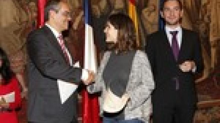 Imagen de cabecera #0 de la página de "La tercera promoción del Bachibac en francés finaliza con 79 alumnos madrileños graduados, más del doble que cuando empezó"