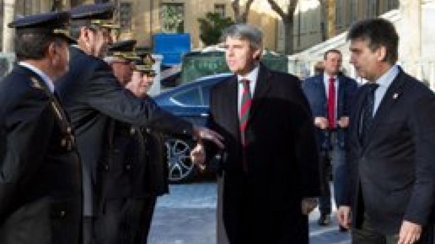 Imagen de cabecera #0 de la página de "Garrido abre los cursos de ascenso a oficial y subinspector de los cuerpos de Policía Local"
