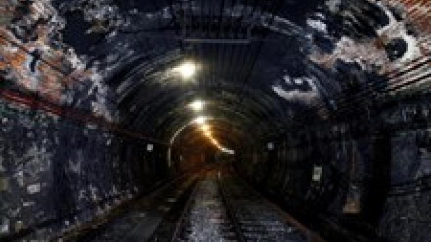 Imagen de cabecera #0 de la página de "Cifuentes anuncia una inversión de más de 69 millones para mejorar el túnel de la línea 1 de Metro"