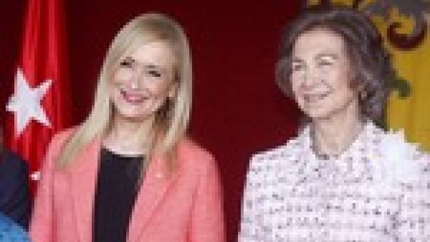 Imagen de cabecera #3 de la página de "Cifuentes acompaña a S.M la Reina Doña Sofía en la cuestación del Día de la Banderita de Cruz Roja"