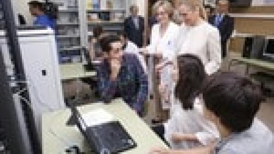 Imagen de cabecera #1 de la página de "Cifuentes inaugura el primer curso de Formación Profesional con enseñanza bilingüe "