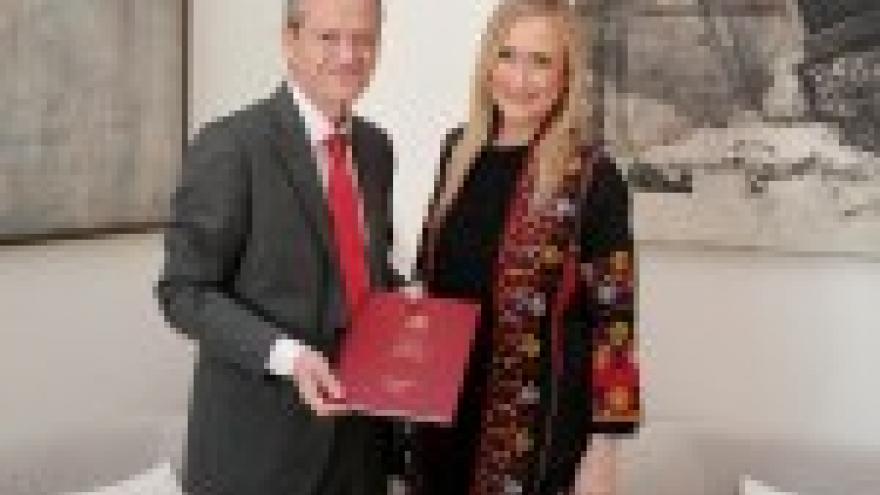 Imagen de cabecera #2 de la página de "Cifuentes recibe la Memoria de la Fiscalía 2015 de manos del fiscal superior de Madrid"