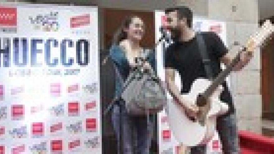 Imagen de cabecera #3 de la página de "50 usuarios del Abono Joven viven junto a Cristina Cifuentes el encuentro de ‘Ventex20’ con el cantante Huecco "