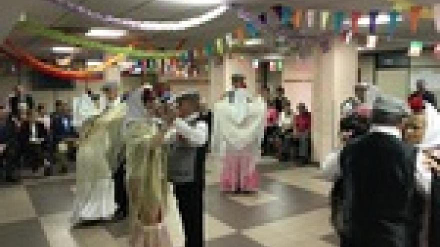 Imagen de cabecera #2 de la página de "La Comunidad pone en marcha una Escuela de Chotis para madrileños de todas las edades"