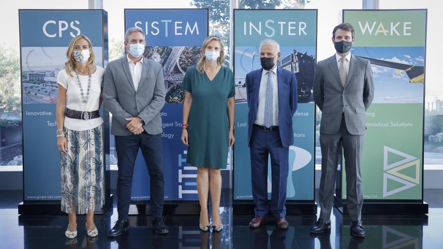 Foto de familia de los asistentes a la visita