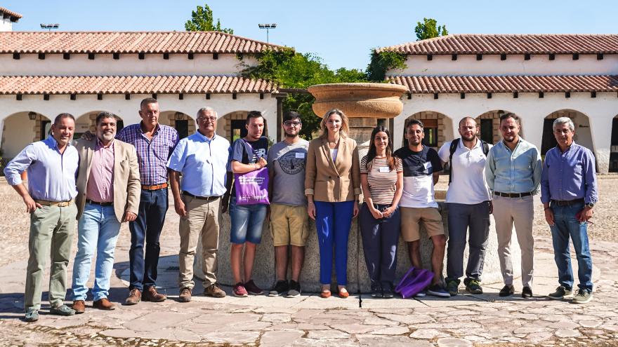 La consejera Paloma Martín con los primeros alumnos internacionales 