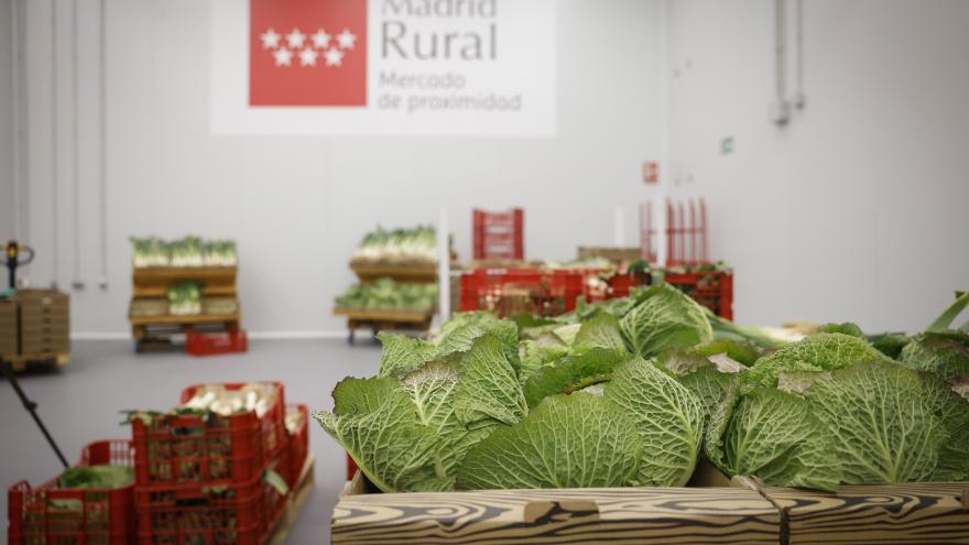 Unas lechugas en una caja