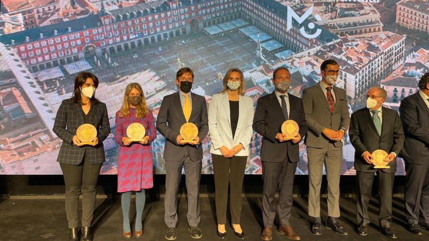 La consejera Paloma Martín en escenario durante la entrega del premio
