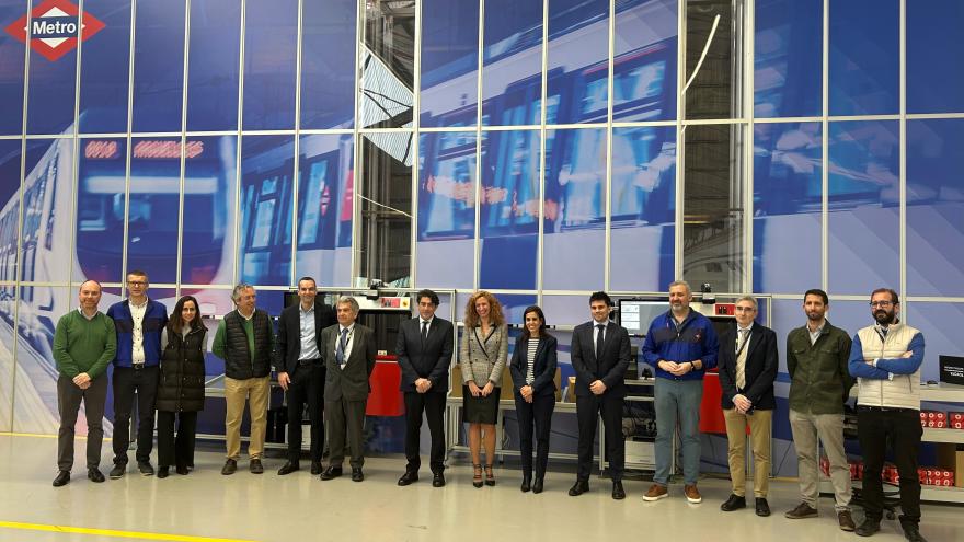 La Comunidad de Madrid estrena un almacén automático pionero en España para el mantenimiento de la red de Metro El consejero durante la presentación del almacén