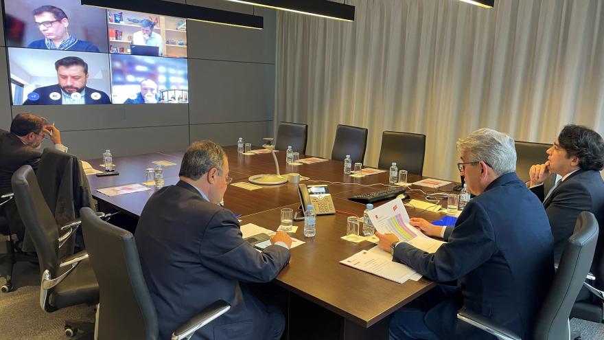 El consejero David Pérez durante la reunión con el consorcio