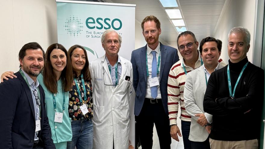 Ponentes del curso internacional sobre cirugía hepática en el HUF Profesionales sanitarios en una jornada