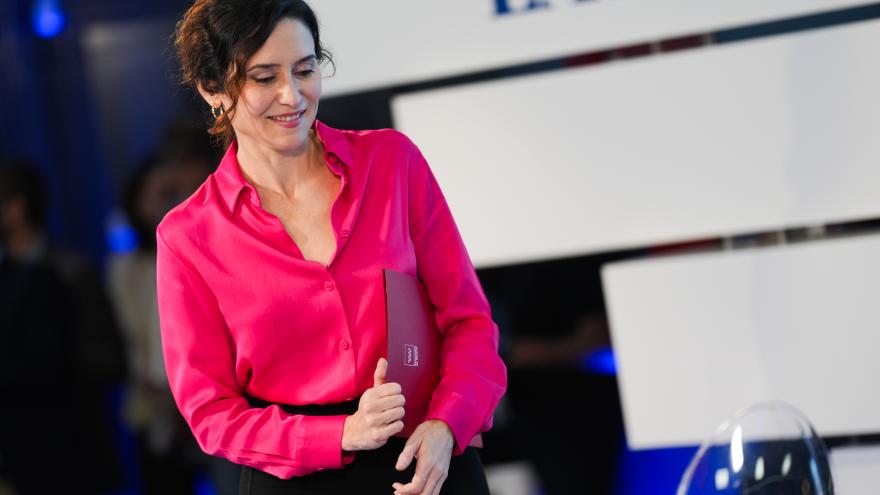 Díaz Ayuso elogia el “trabajo vocacional” y de “profunda humanidad” de la Enfermería Oncológica: “A vuestro lado todo es mucho mejor” La presidenta Isabel Díaz Ayuso