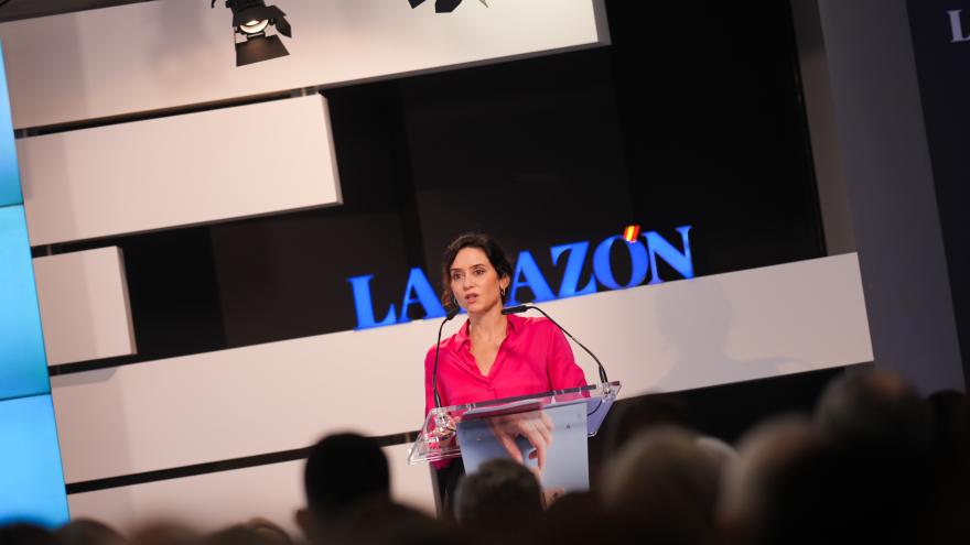 Díaz Ayuso elogia el “trabajo vocacional” y de “profunda humanidad” de la Enfermería Oncológica: “A vuestro lado todo es mucho mejor” La presidenta Isabel Díaz Ayuso