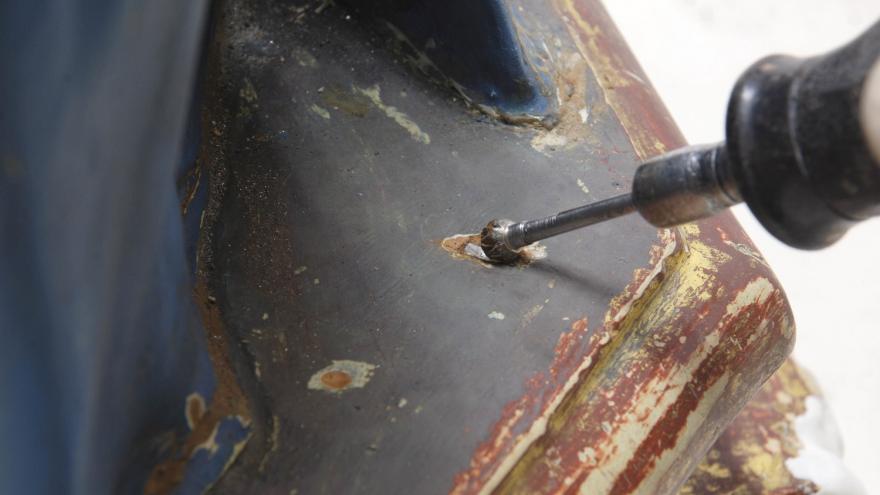 Tratamiento de los clavos imagen de destornillador sobre madera