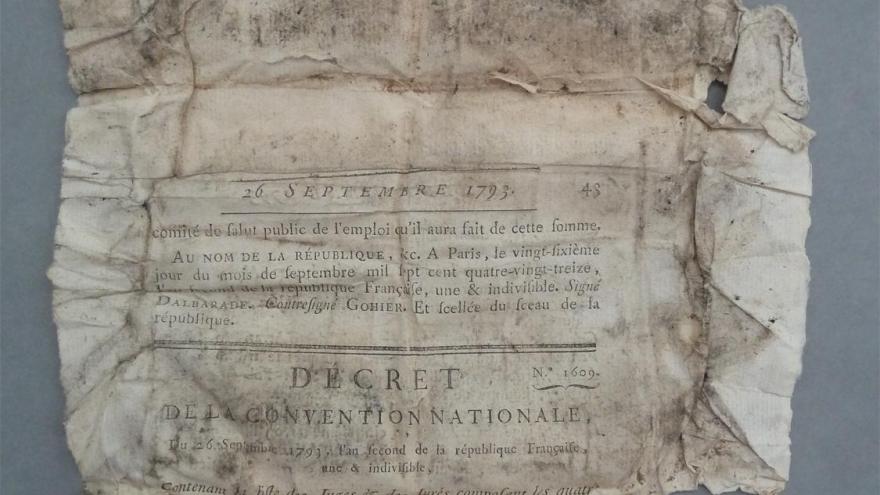 Documento antiguo y deteriorado