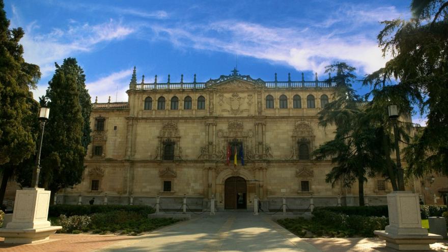 Fachada de la universidad de Alcalá de Henares