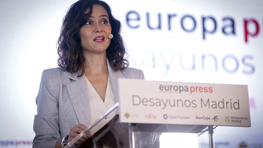 La presidenta durante su intervención en el desayuno informativo