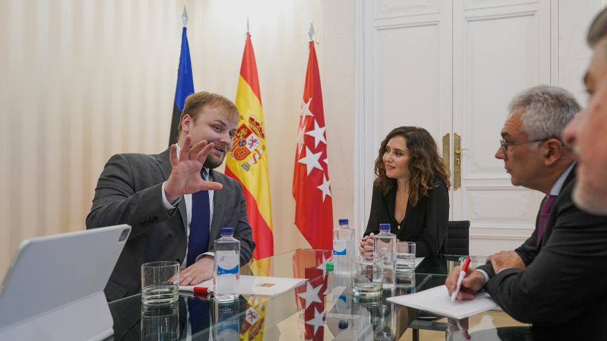 Imagen de cabecera #0 de la página de " Díaz Ayuso intercambia con el ministro de Tecnologías de la Información de Estonia experiencias sobre el proceso de digitalización"