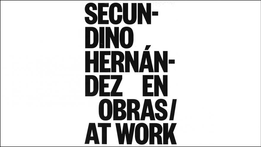 Texto negro sobre fondo blanco que muestra SECUNDINO HERNÁNDEZ EN OBRAS / AT WORK