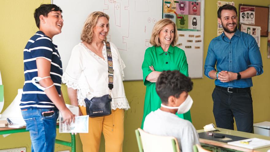 La consejera Concepción Dancausa visitando uno de los centros
