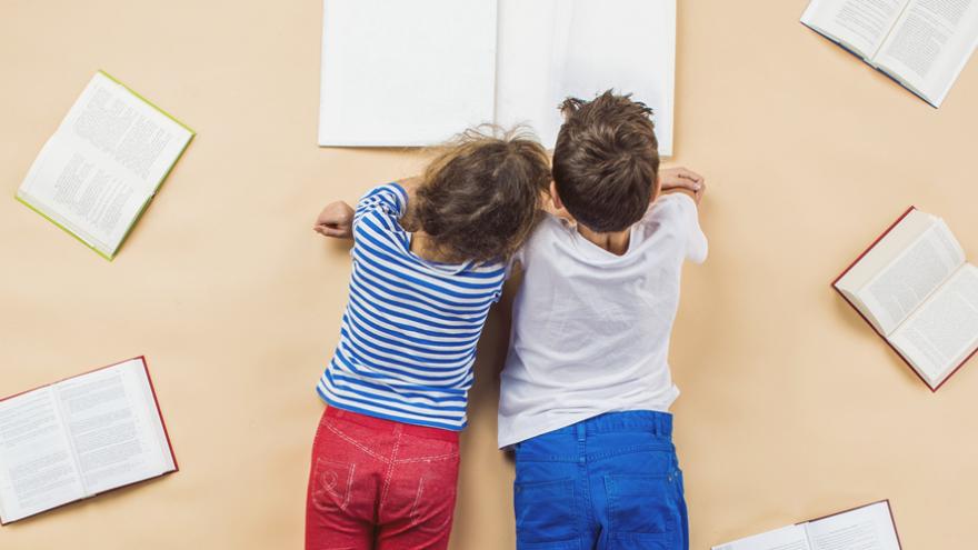 Fotolia_niños leyendo