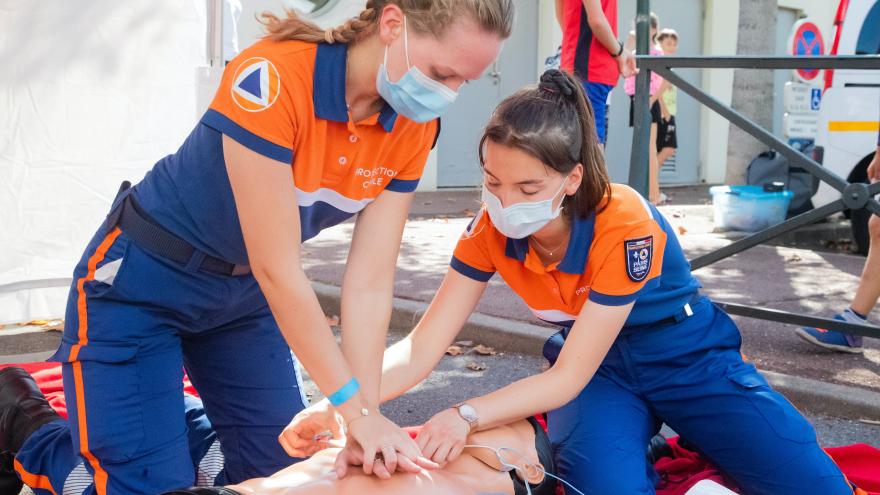 Imagen mujeres primeros auxilios