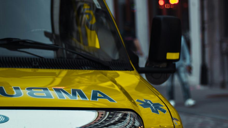 Imagen ambulancia amarilla