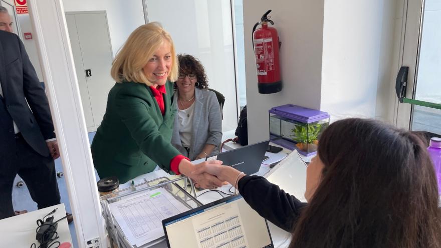 La consejera durante la visita al CAEF