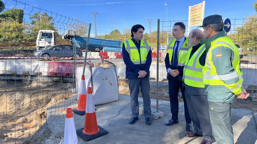 El consejero David Pérez en su visita a las obras