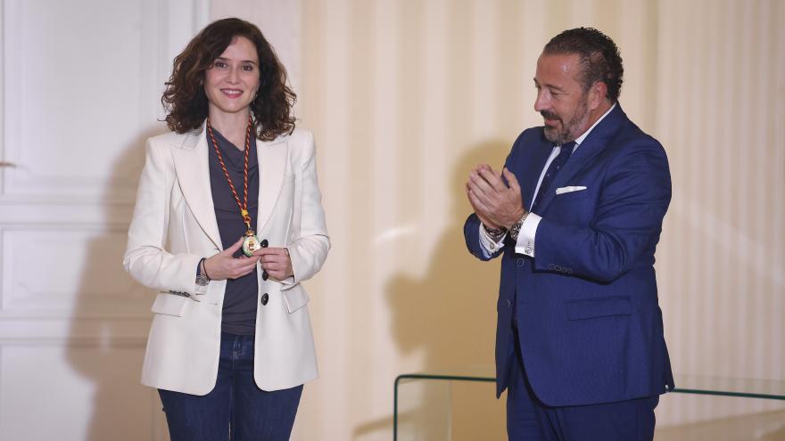 La presidenta durante la entrega de medalla
