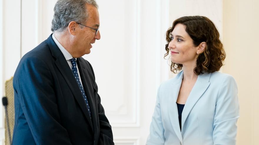 La presidenta junto al vicepresidente conversando