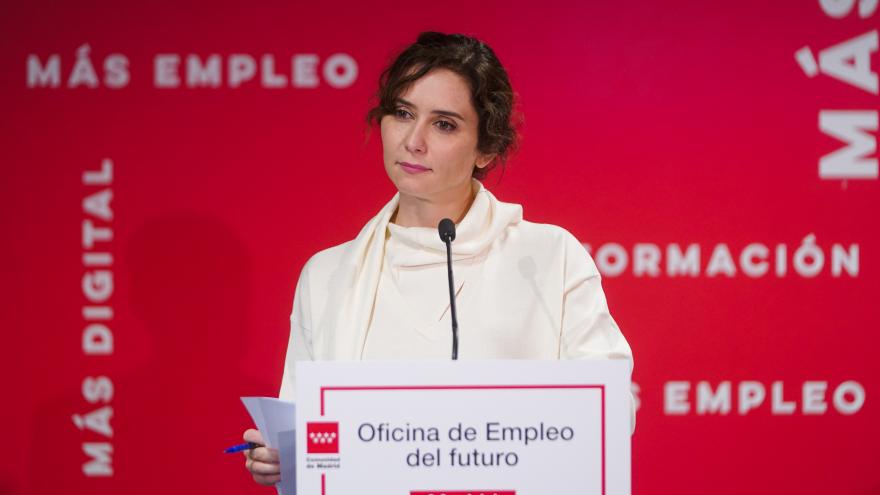 La presidenta durante su intervención en la oficina de Vallecas