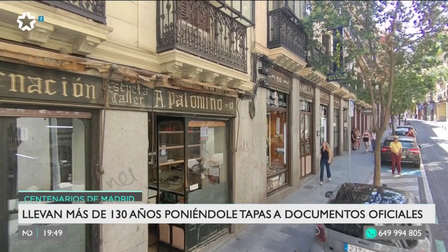Fachada y calle del establecimiento centenario Encuadernación Amillo