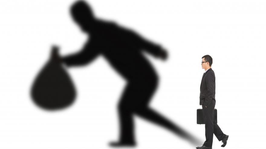 imagen fraude bancos imagen evocativa de un ladron