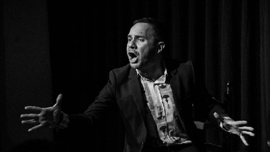 Paco del Pozo interpretando Madrid siempre flamenco