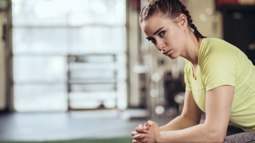 Deportista en actitud pensativa